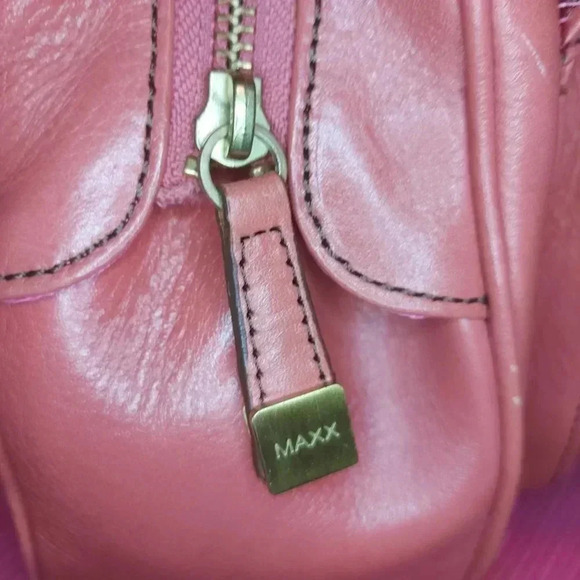 Maxx New York | Retro Style Coral Leather Satchel Gold Hardware - Picture 13 of 16